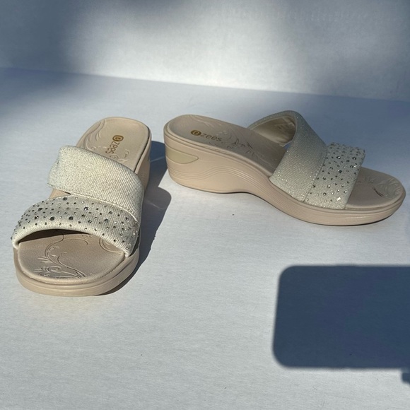 BZees Women's Dynasty Bright Wedge Sandal - Picture 10 of 15